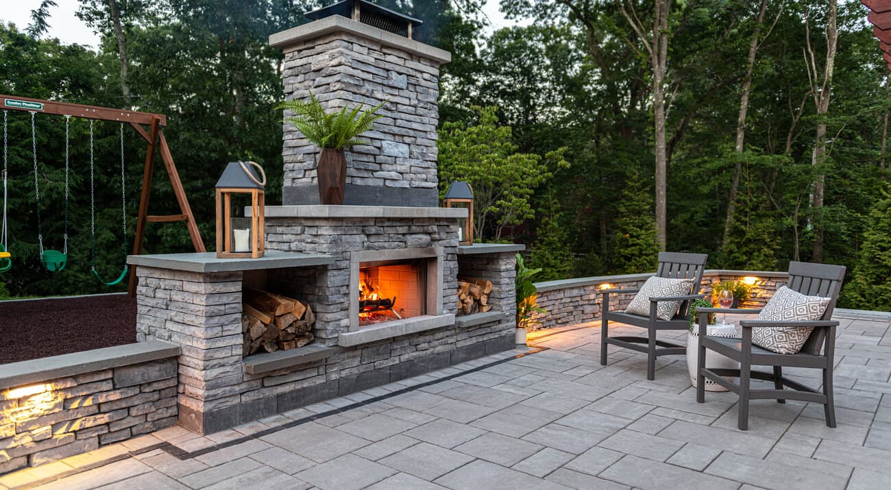 Rivercrest Wall firepit with Brussels patio