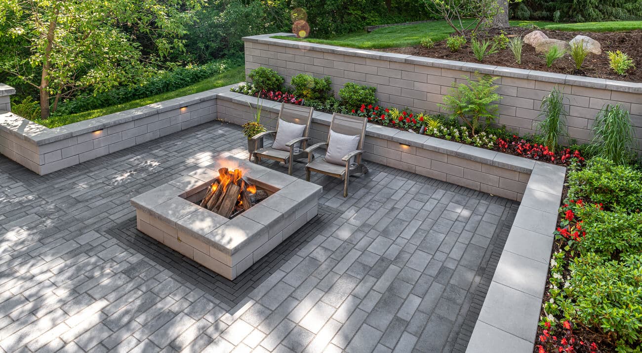 U-CARA firepit with Umbriano patio