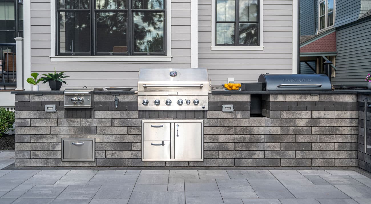 Unilock Lineo Dimensional kitchen in Charcoal